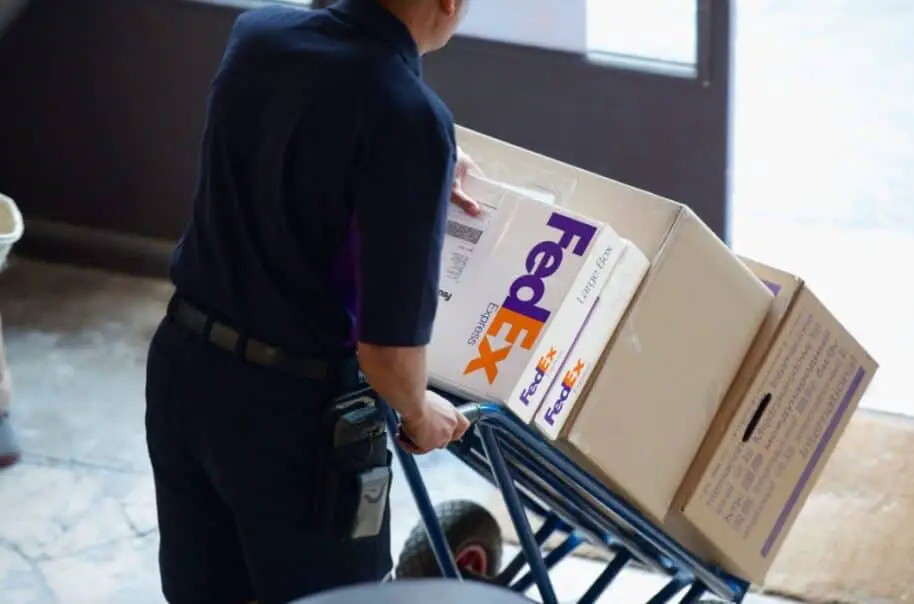 Can You Drop Off a FedEx Package at The Post Office?